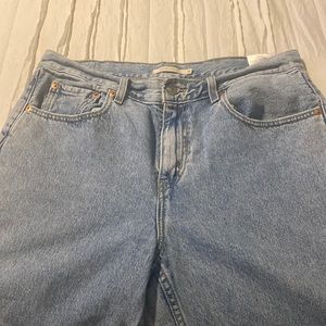 Levis light wash jeans